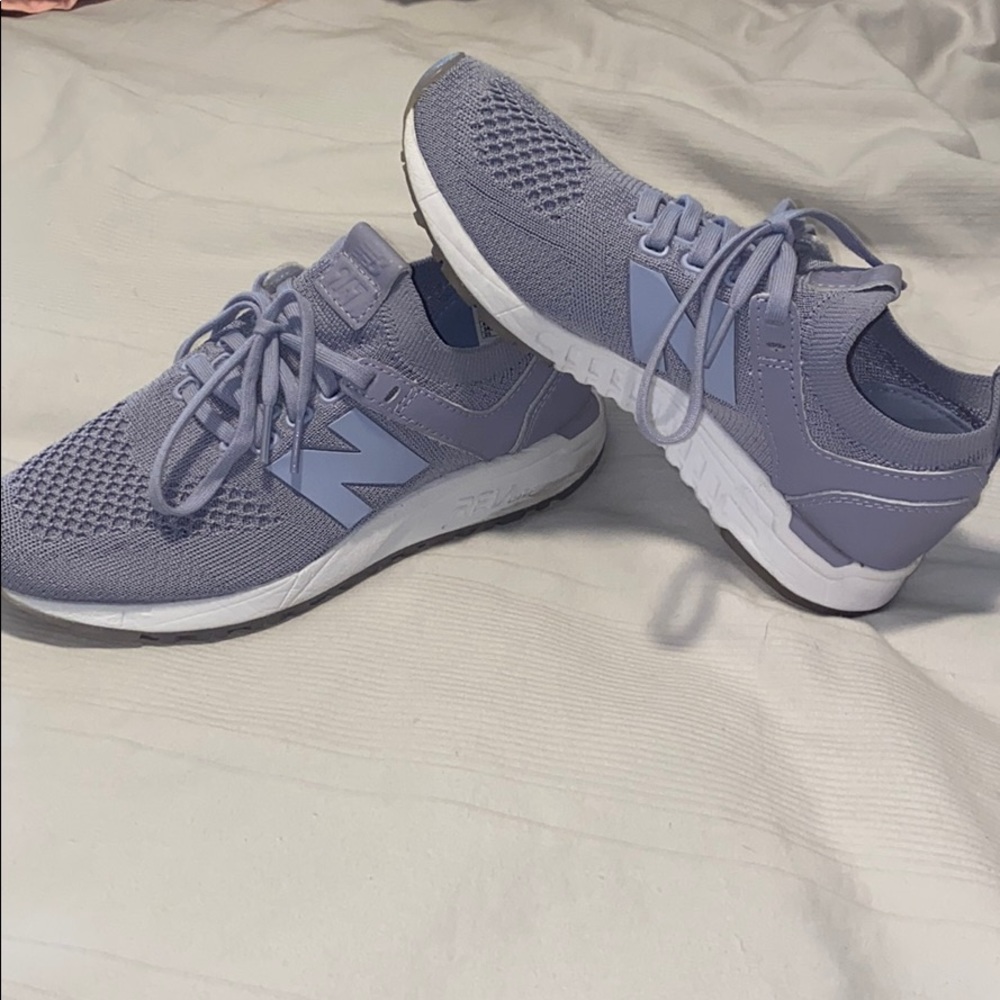 New balance tennis shoes